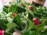 Rețetă Salata de valeriana cu ridichi si castravete