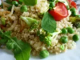 Rețetă Quinoa cu verdeaţă şi legume proaspete de vară