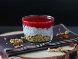 Rețetă Verrine cu budincă de chia, lapte de cocos, zmeură și granola