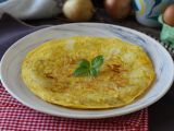 Rețetă Frittata cu ceapă, omleta perfectă pentru o masă rapidă!