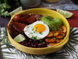 Bandeja paisa: un preparat plin de culoare, aromă și tradiție