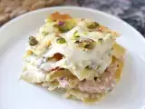 Rețetă Lasagna de somon cu burrata și fistic cremos și crocant