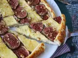 Rețetă Tartă subțire cu smochine, brie și nuci