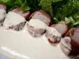 Rețetă Muschiulet de porc invelit in bacon, cu sos de hrean