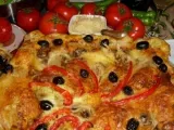 Rețetă Pizza cu ciuperci si masline si cu marginile umplute cu branza