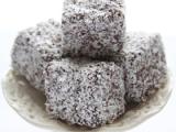 Rețetă Lamingtons (prajitura cu glazura de ciocolata si nuca de cocos)