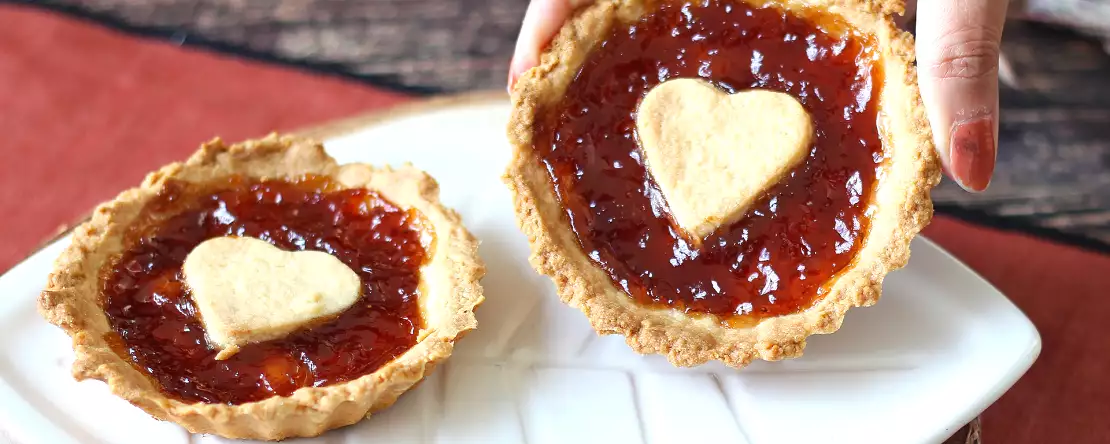 Tarte de ziua îndrăgostiților cu gem de căpșuni: dulciuri romantice de casă