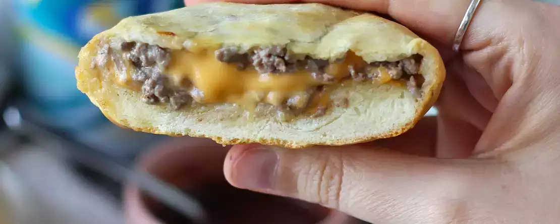 Chifle de burger în friteuza cu aer: excelente pentru o cină rapidă și gustoasă