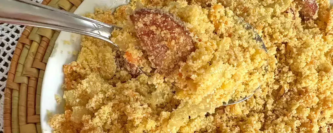 Farofa de pepperoni auriu cu ou și morcov