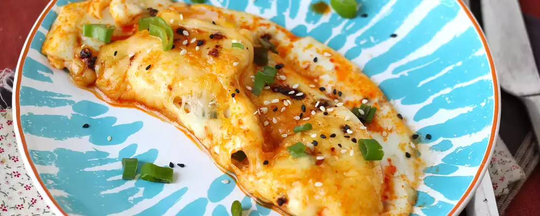 Ouă prăjite cu miere și mozzarella, micul dejun expres dulce, sărat și picant!