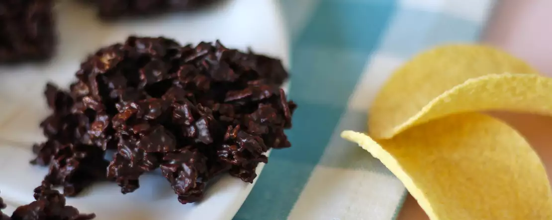 Pringles cu ciocolată sub formă de trandafiri de nisip