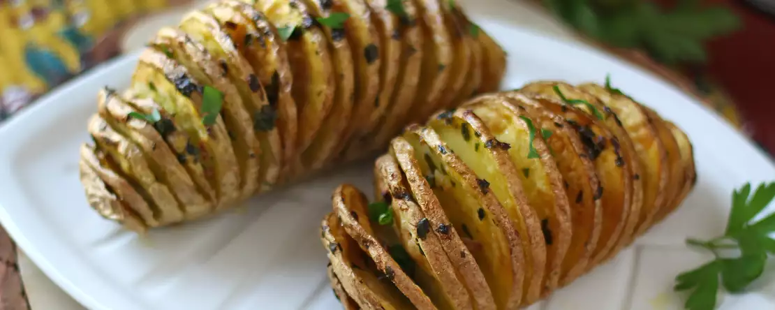 Cartofi hasselback în friteuza cu aer: crocanți și ultra-ușor de făcut!