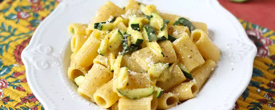 Courgette carbonara: rețeta vegetariană ușor de preparat