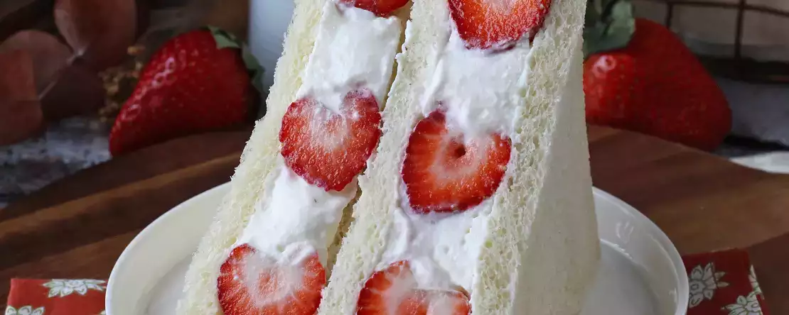 Ichigo sando - sandvișul japonez cu căpșuni și frișcă!