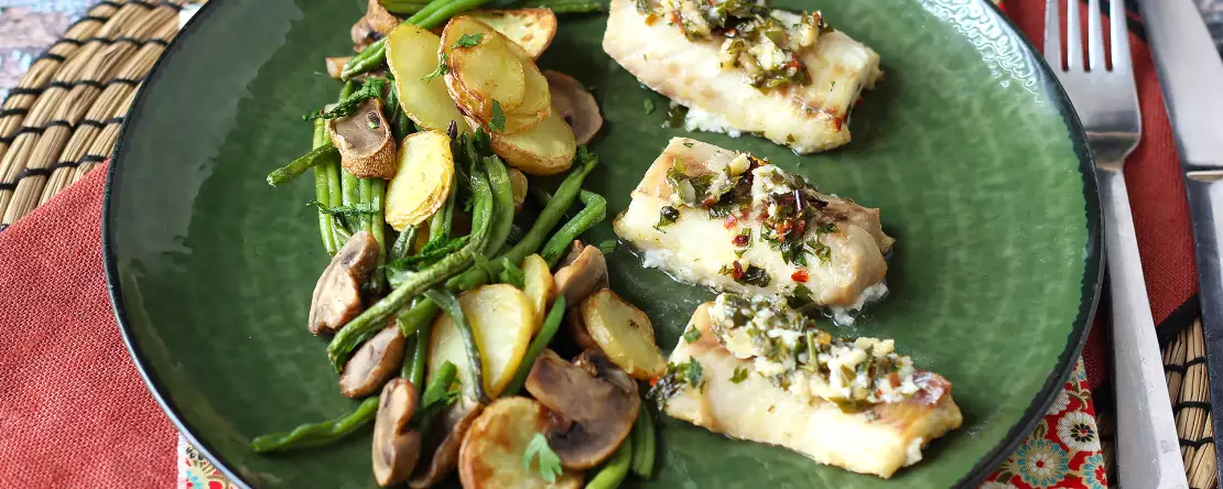 Cod la air fryer cu sos de vin alb, cartofi și legume