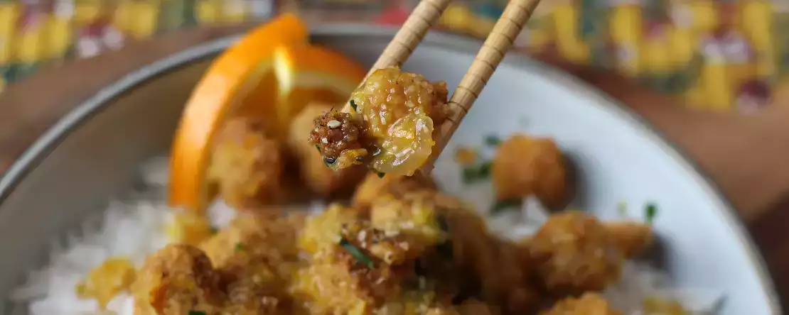 Tofu crocant cu portocale, în stilul „orange chicken”
