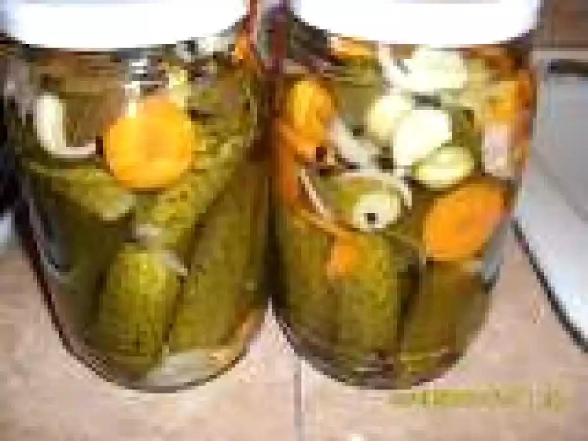 Castraveti in otet... sterilizati