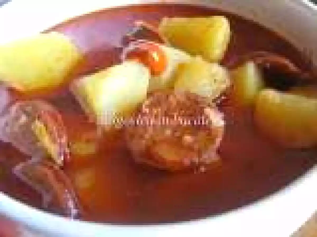 GULAS DE CARTOFI CU CARNAT UNGURESC