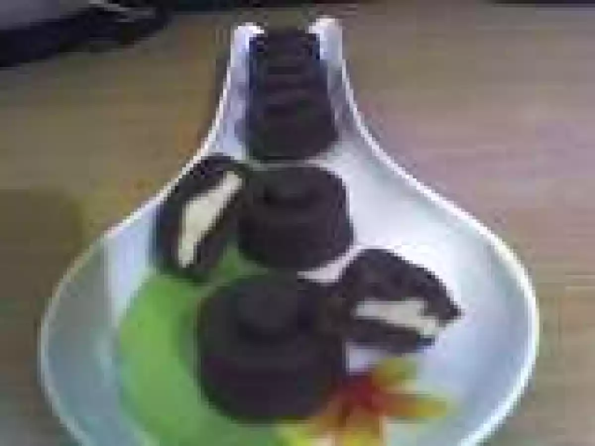 BOMBOANE DE CIOCOLATA CU MARTIPAN