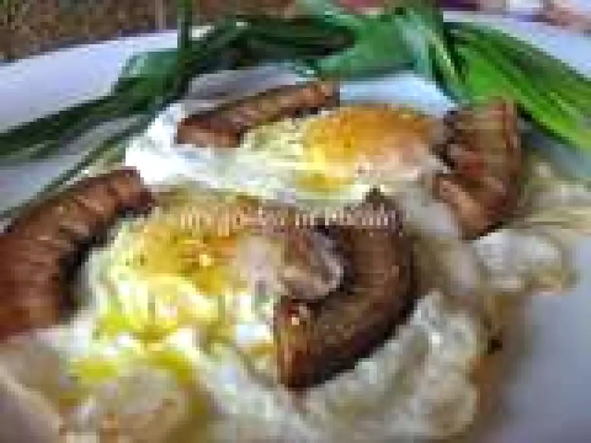 MIC DEJUN ROMANESC -OCHIURI DE OU SI SLANINA FRIPTA