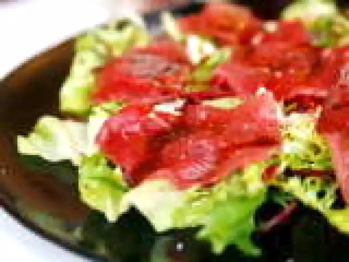 Carpaccio de vita cu salata si rodie