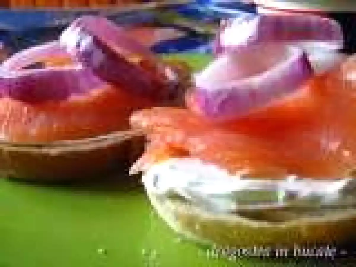 MIC DEJUN DE DUMINICA - TARTINE CU SOMON SI CREMA DE BRANZA