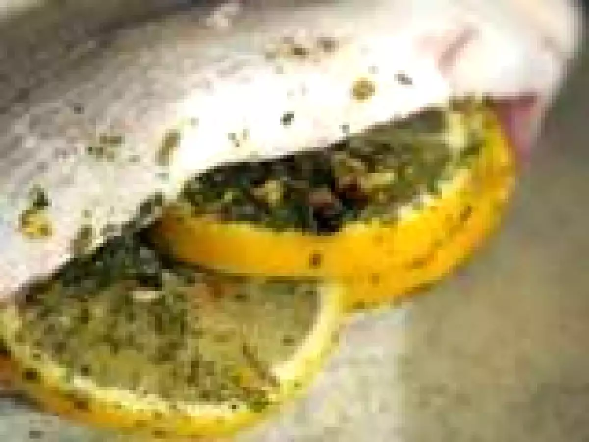 Dorada umpluta cu lamai, in crusta de sare