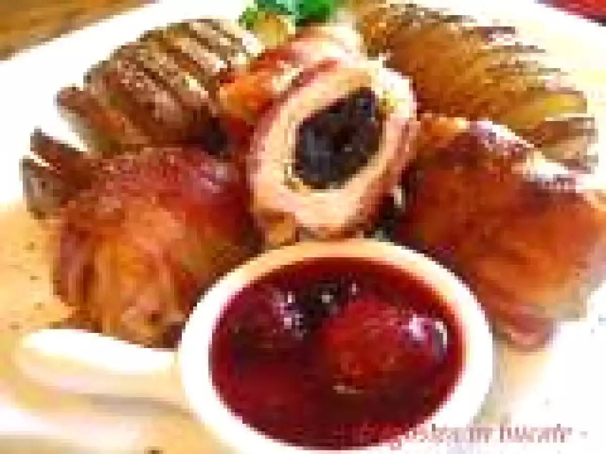 CURCAN SURPRIZA CU CARTOFI COPTI SI SOS DE FRUCTE