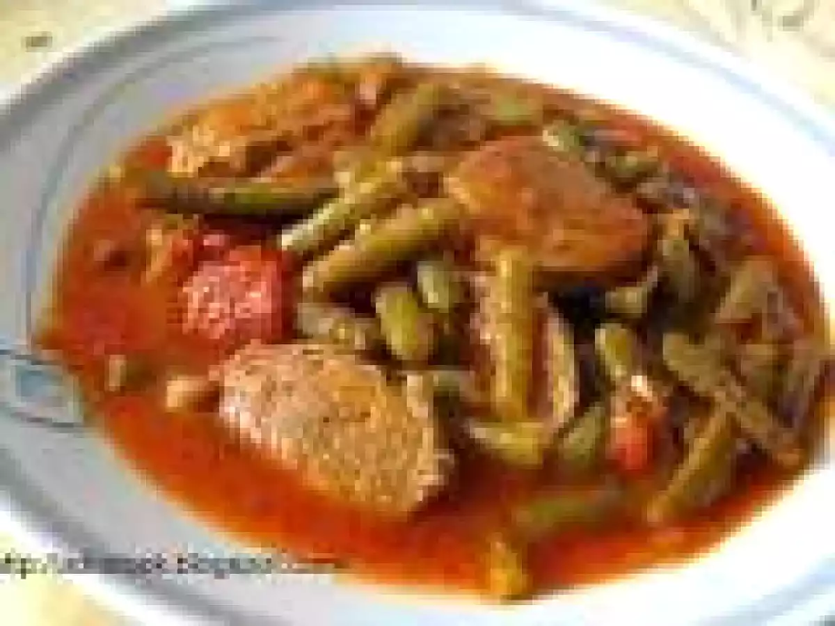 CARNE DE PORC CU FASOLE VERDE IN SOS DE RO?II