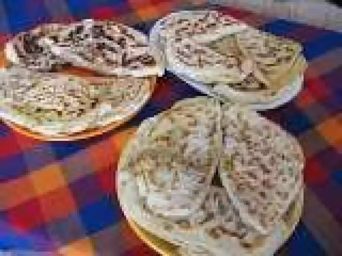 PLACINTE ARDELENESTI CU BRINZA SARATA, BRINZA DULCE, VARZA SI MERE