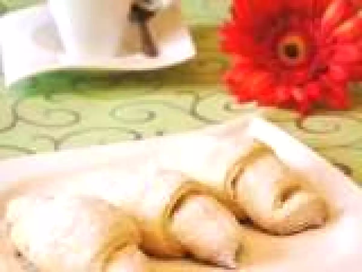 Cornulete fragede cu ciocolata