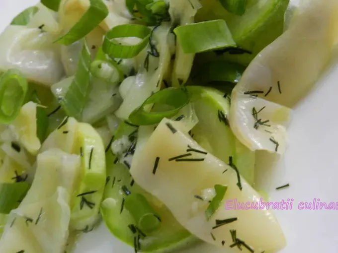 Salată de fasole păstăi cu dovlecei