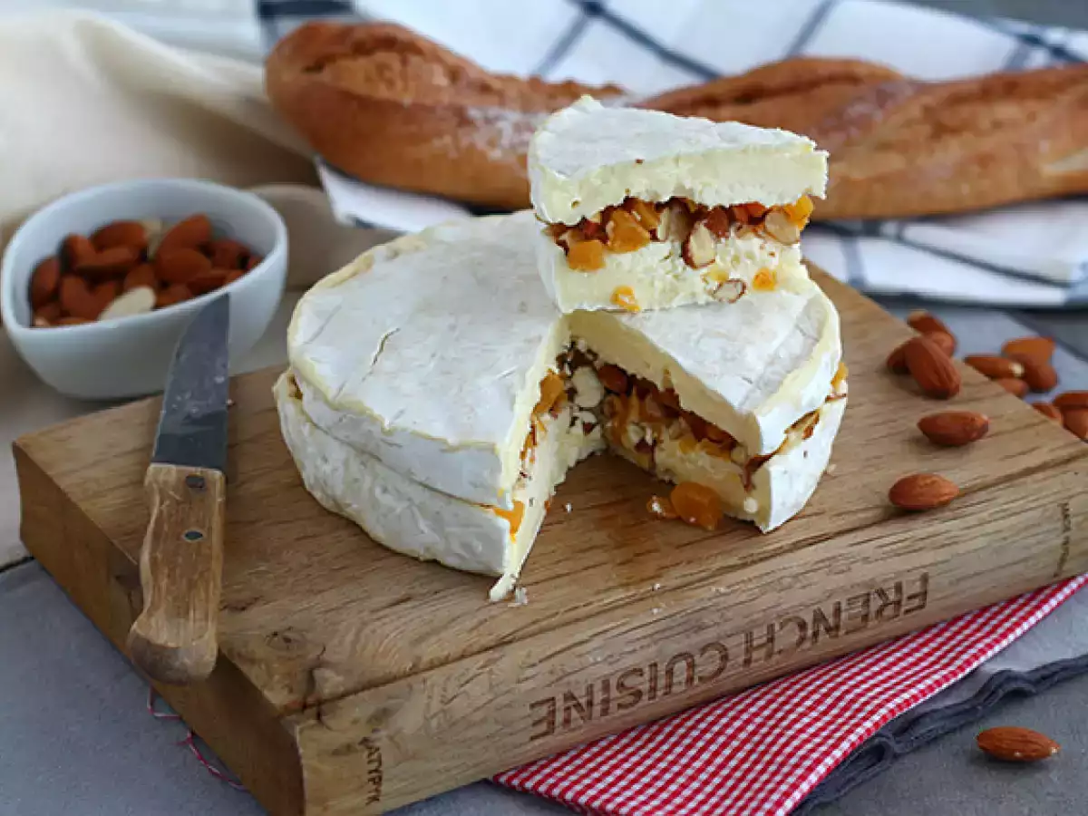 Rețetă Brie cu migdale si caise