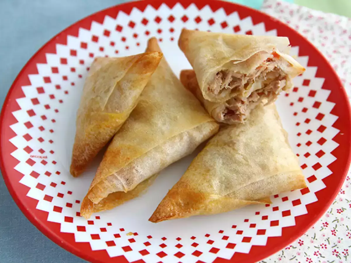 Rețetă Samosas cu ton si rosii