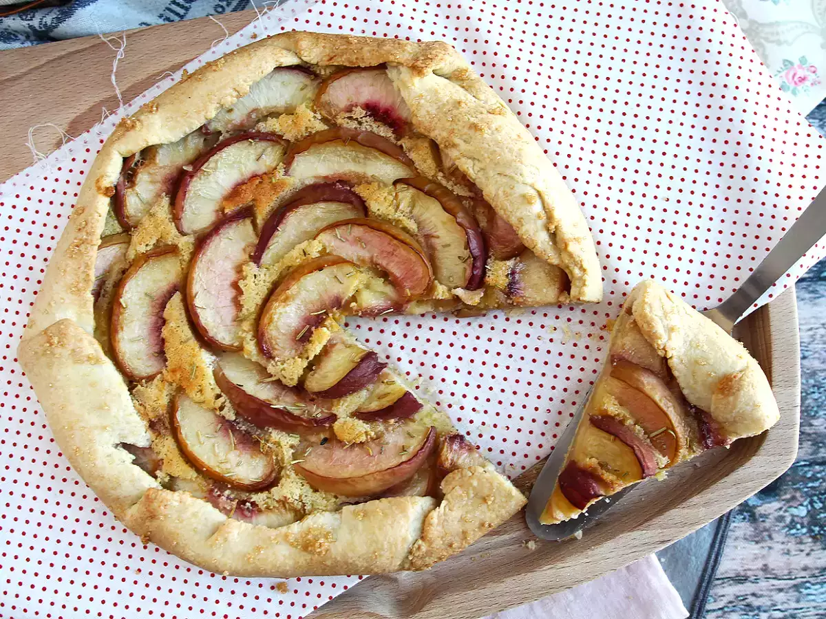 Rețetă Tarta rustica cu piersici