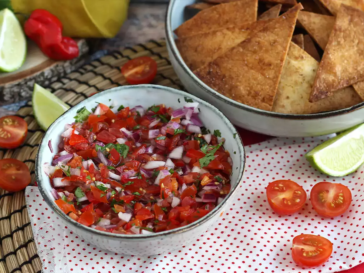 Rețetă Salsa mexicana pico de gallo si tortillas chips
