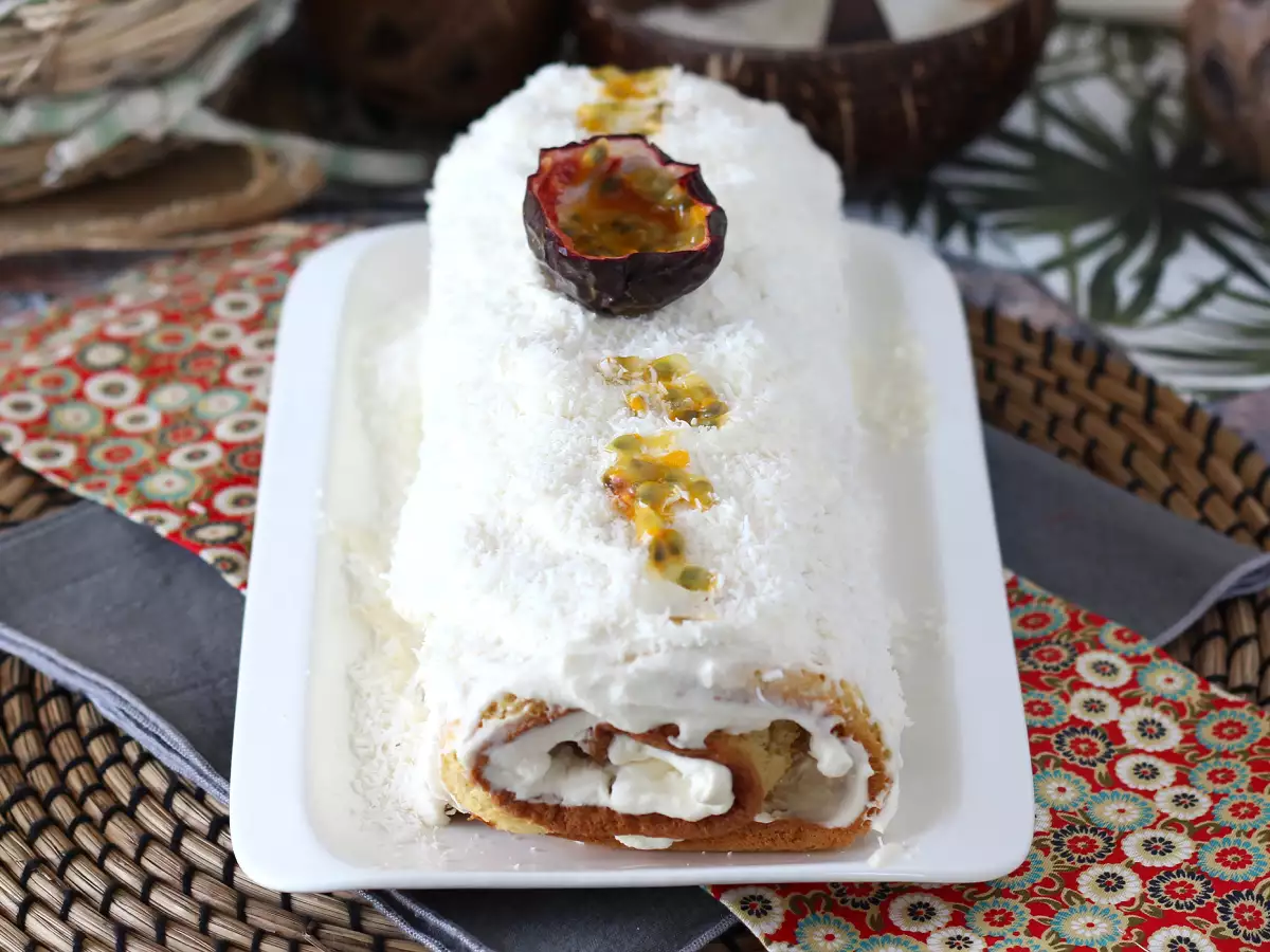 Rețetă Ruladă cu fructul pasiunii și nucă de cocos