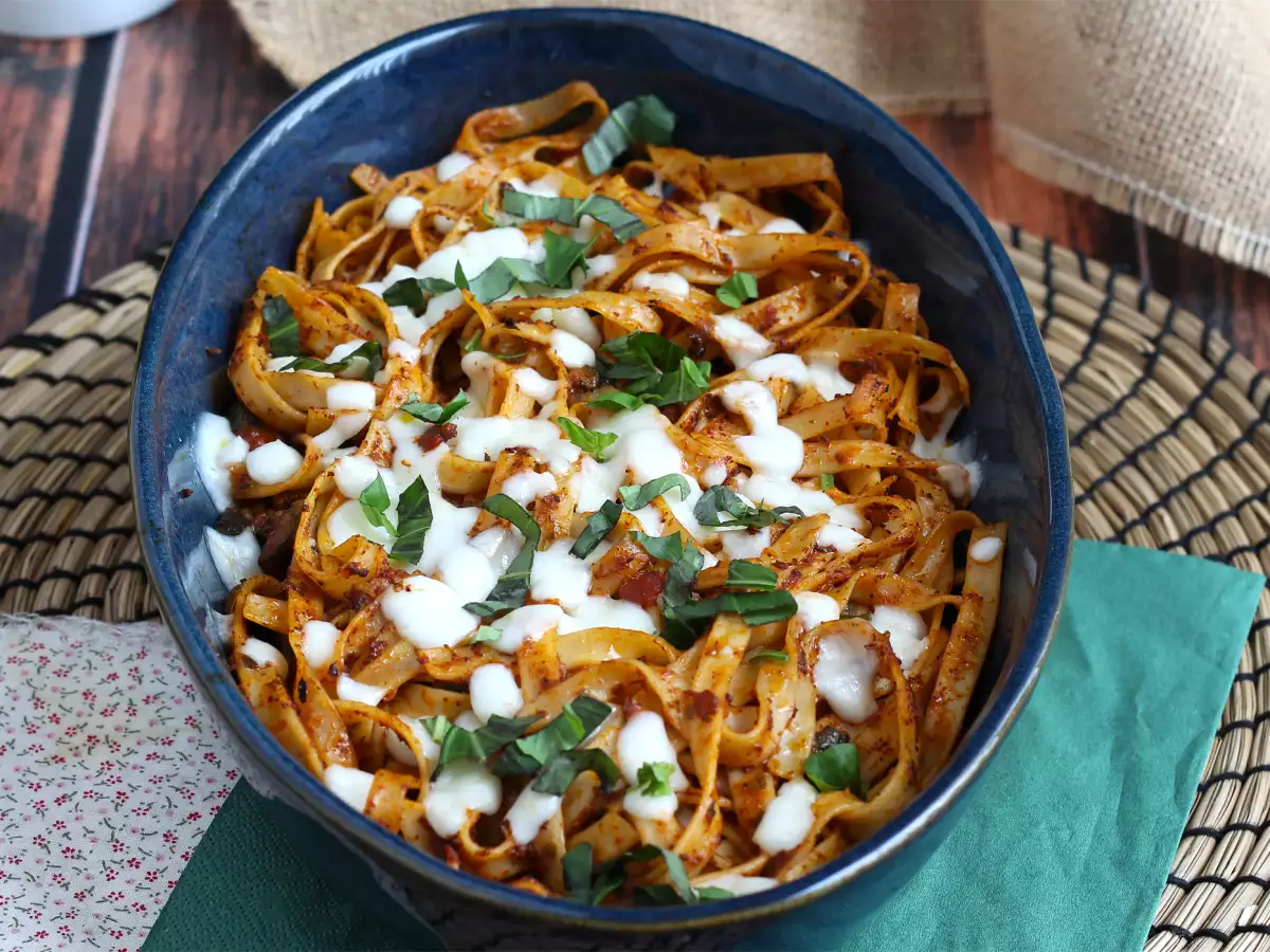 Rețetă Tagliatelle gratinate cu scamorza, rețeta anti-risipa pentru resturile de paste