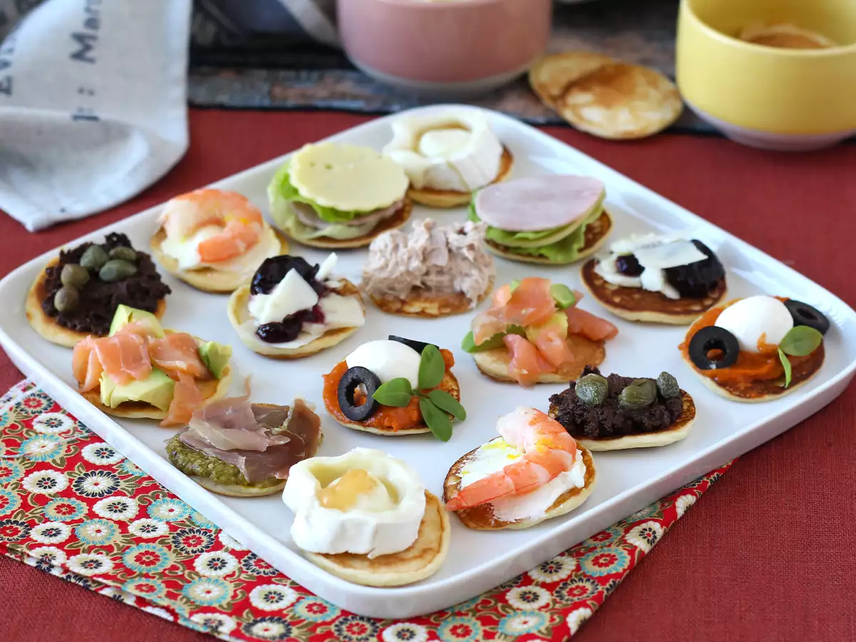 Rețetă Platou cu blini, aperitivul variat perfect pentru petreceri