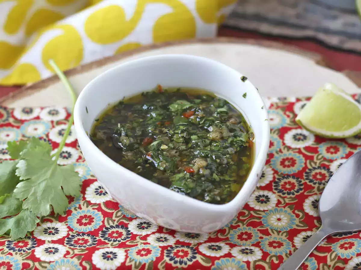Rețetă Sos chimichurri: sosul perfect pentru fripturile și grătarele dvs.