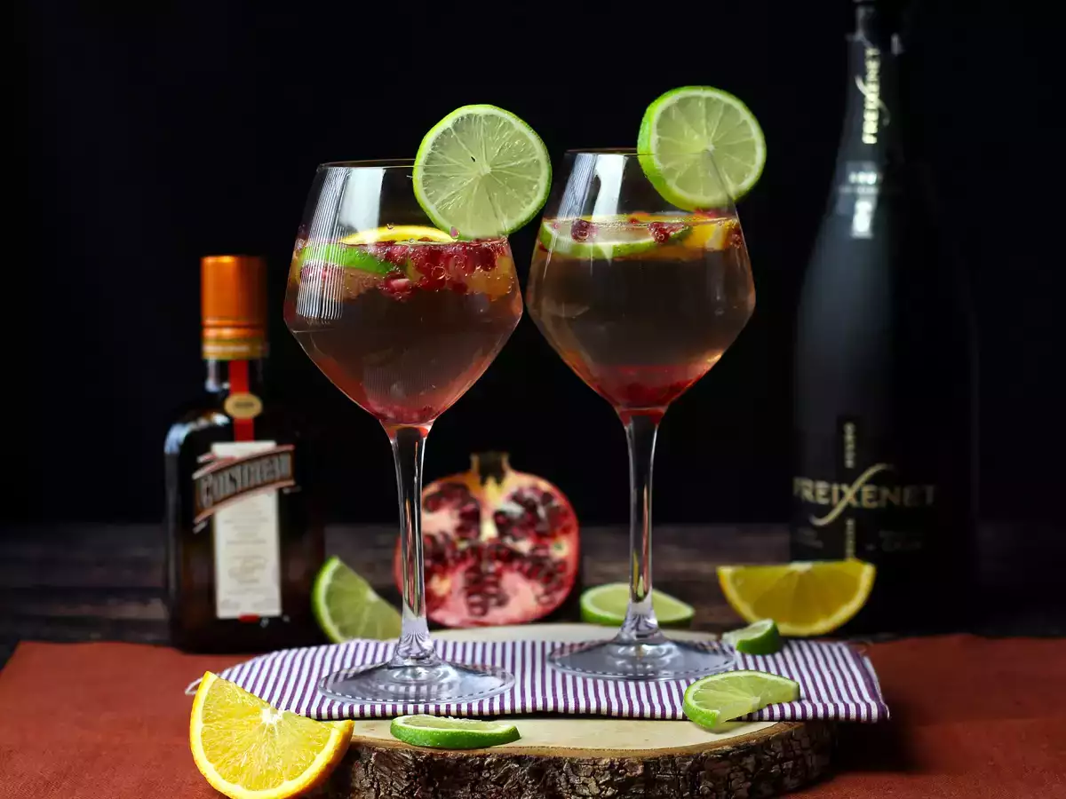 Rețetă Sangria cu vin spumant: vedeta răcoritoare a sărbătorilor
