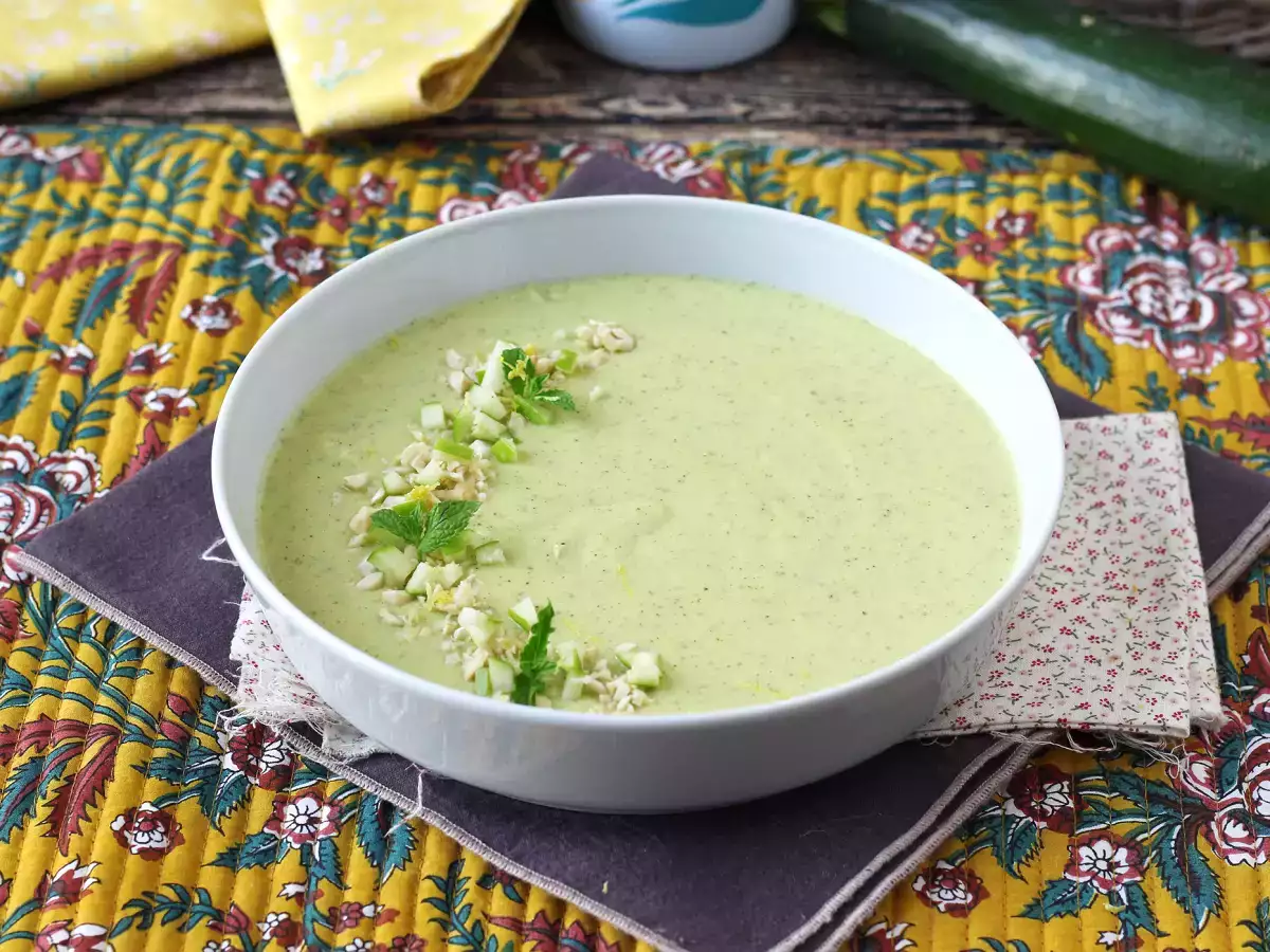 Rețetă Crema de dovlecei, măr verde și iaurt - gata în 30 de minute