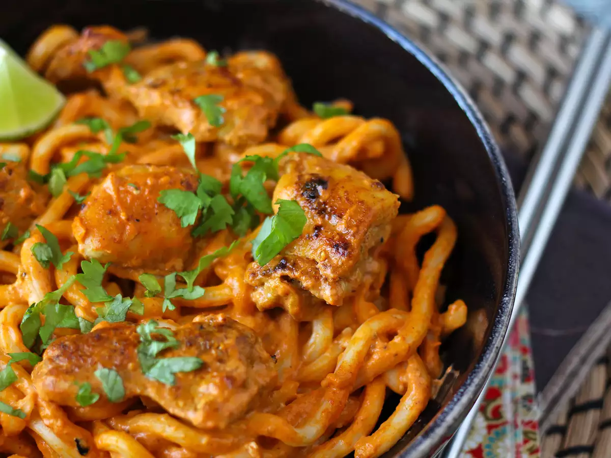 Rețetă Tăiței udon cu pui și sos cremos de curry thailandez