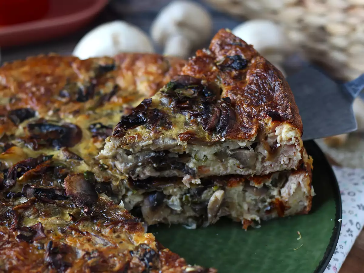 Rețetă Quiche fără aluat cu ciuperci, bacon și brânză cottage