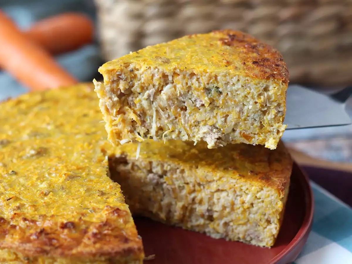 Rețetă Quiche fără aluat cu ton, morcovi și brânză cottage: ușor de preparat și bogată în proteine