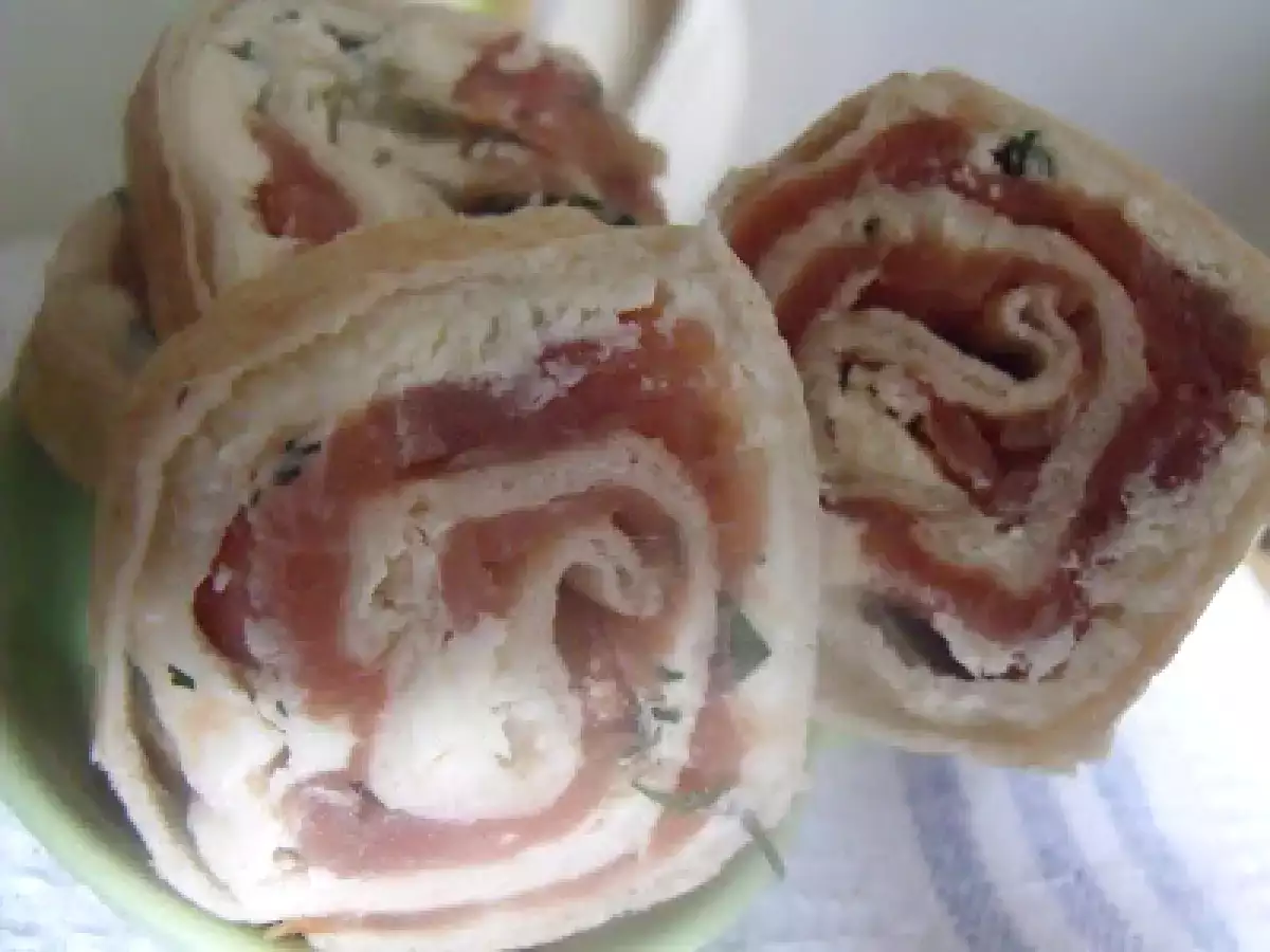 Rețetă Rulouri cu somon afumat (smoked salmon rolls)