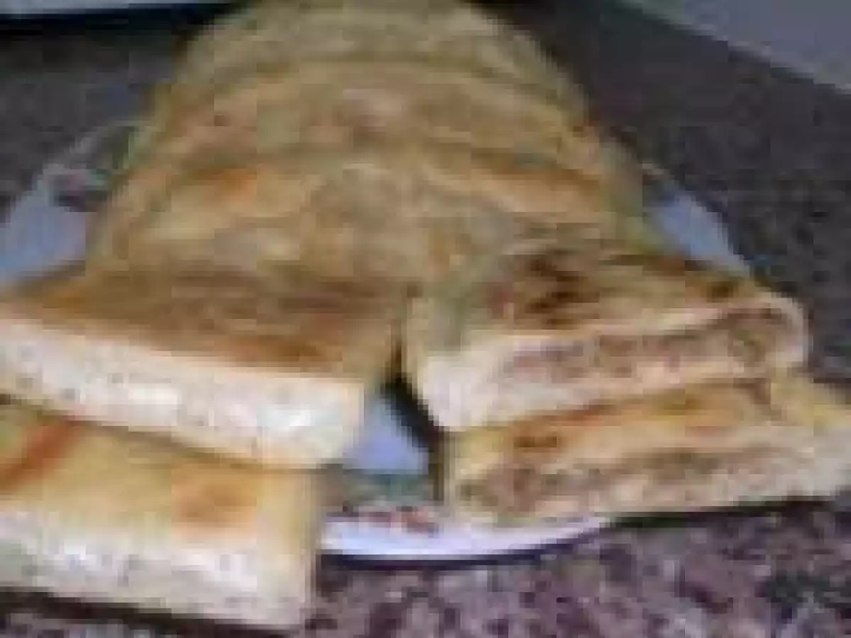 PLACINTA (prajita in tigaie) CU VARZA CALITA SI CU BRINZA(Menuca)