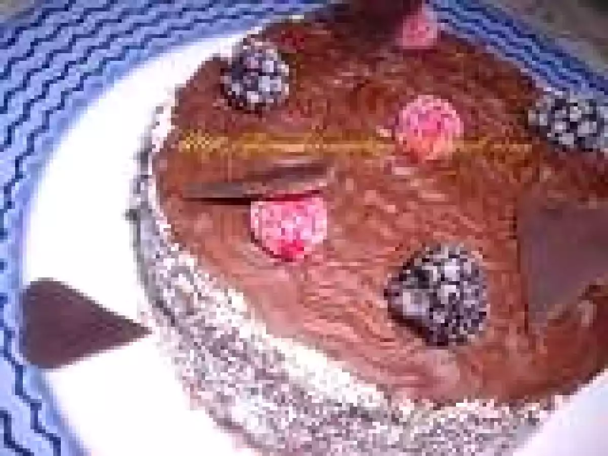 Tort cu crema de mascarpone si mure