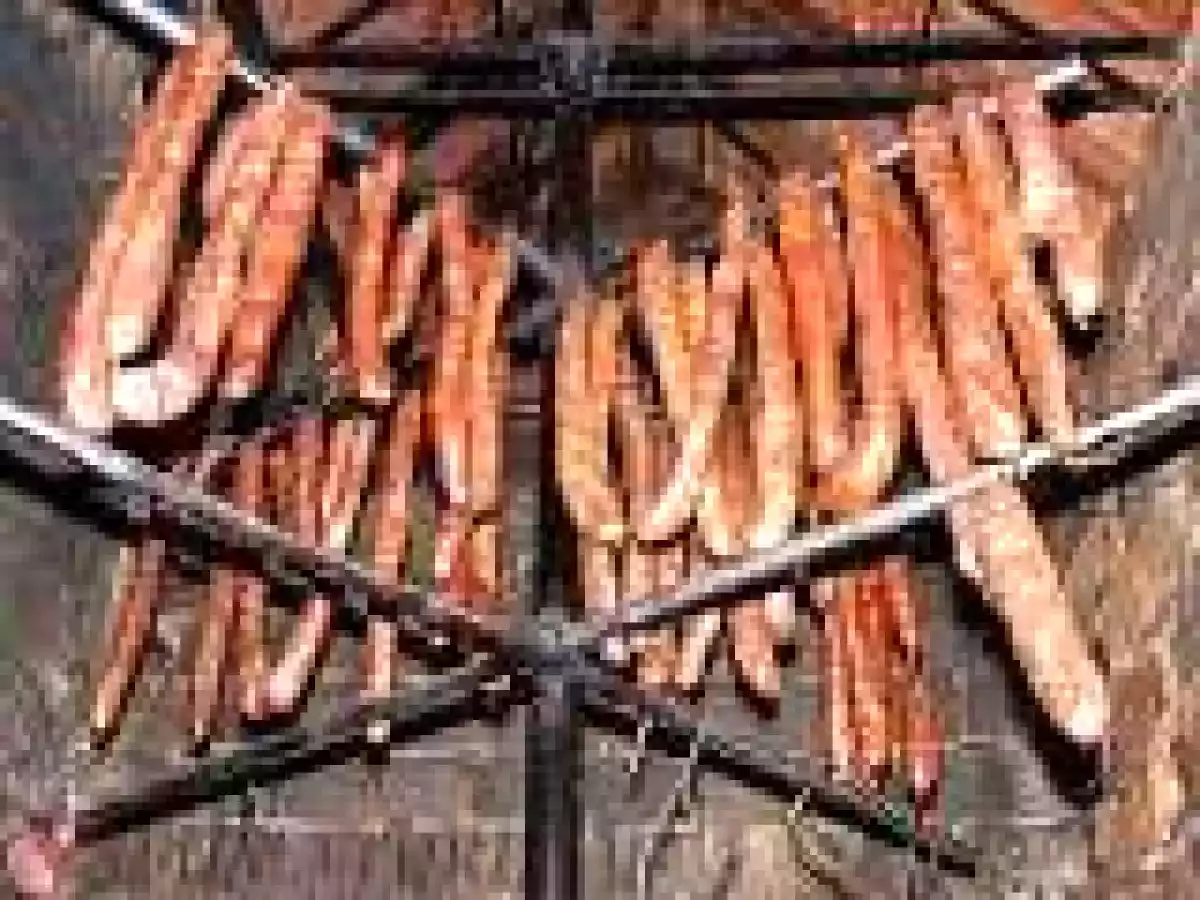 Carnati picanti de casa extra-afumati