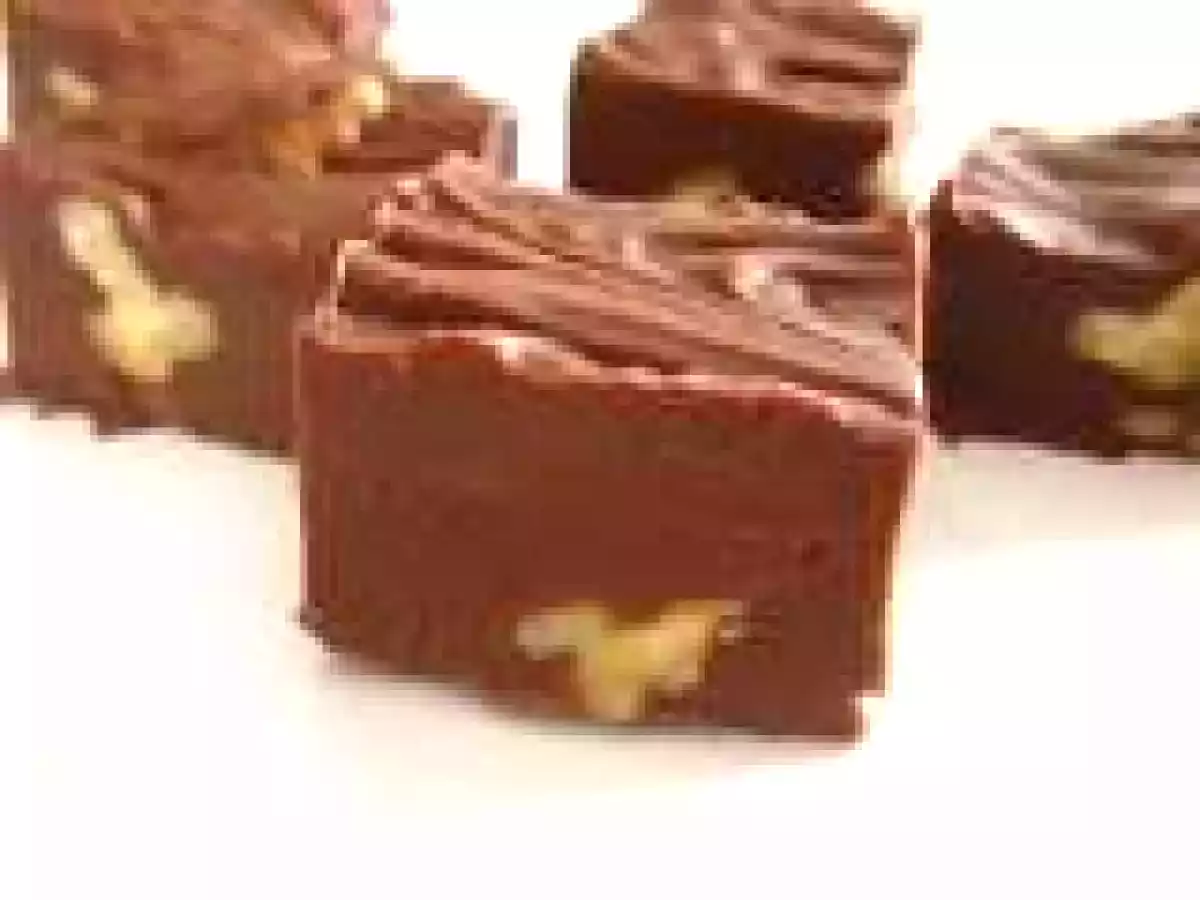 Fudge cu ciocolata si nuci